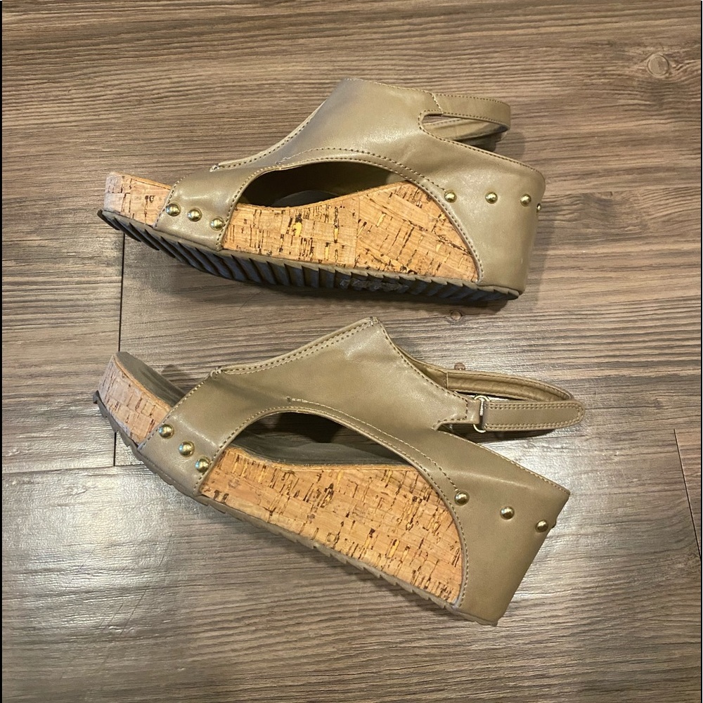 Taupe wedges